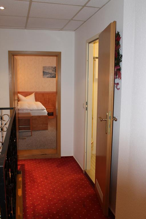 Gasthaus& Pension Zum Roten Haus Bad Schandau Bilik gambar