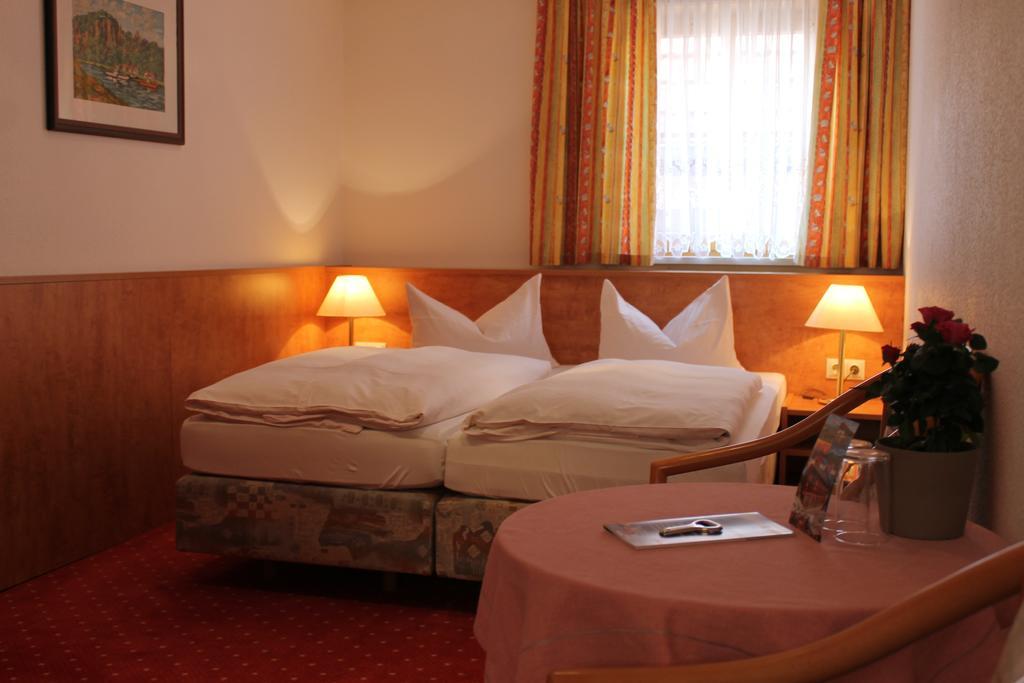 Gasthaus& Pension Zum Roten Haus Bad Schandau Bilik gambar