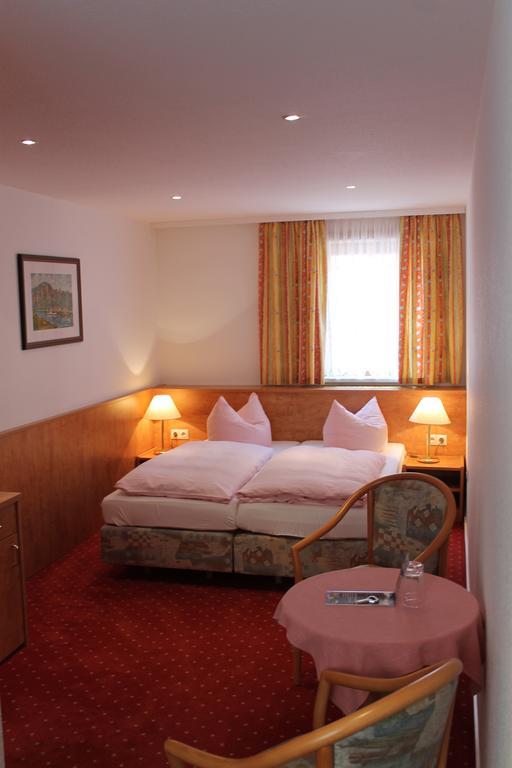 Gasthaus& Pension Zum Roten Haus Bad Schandau Bilik gambar